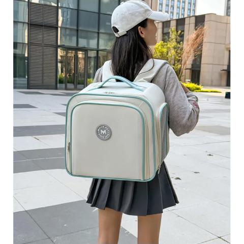 Portable pet bags expandable and breathable