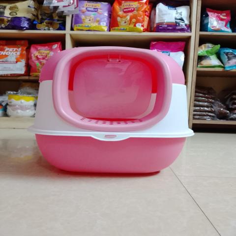 Covered Cat Litter Box and Scoop